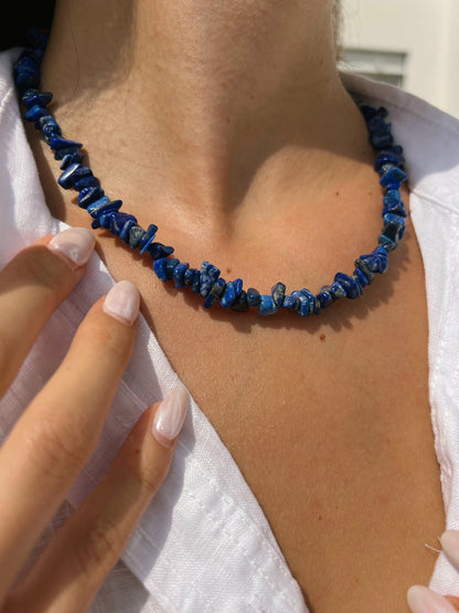 Collier en lapis lazuli - pierre bleue de vérité et de communication.