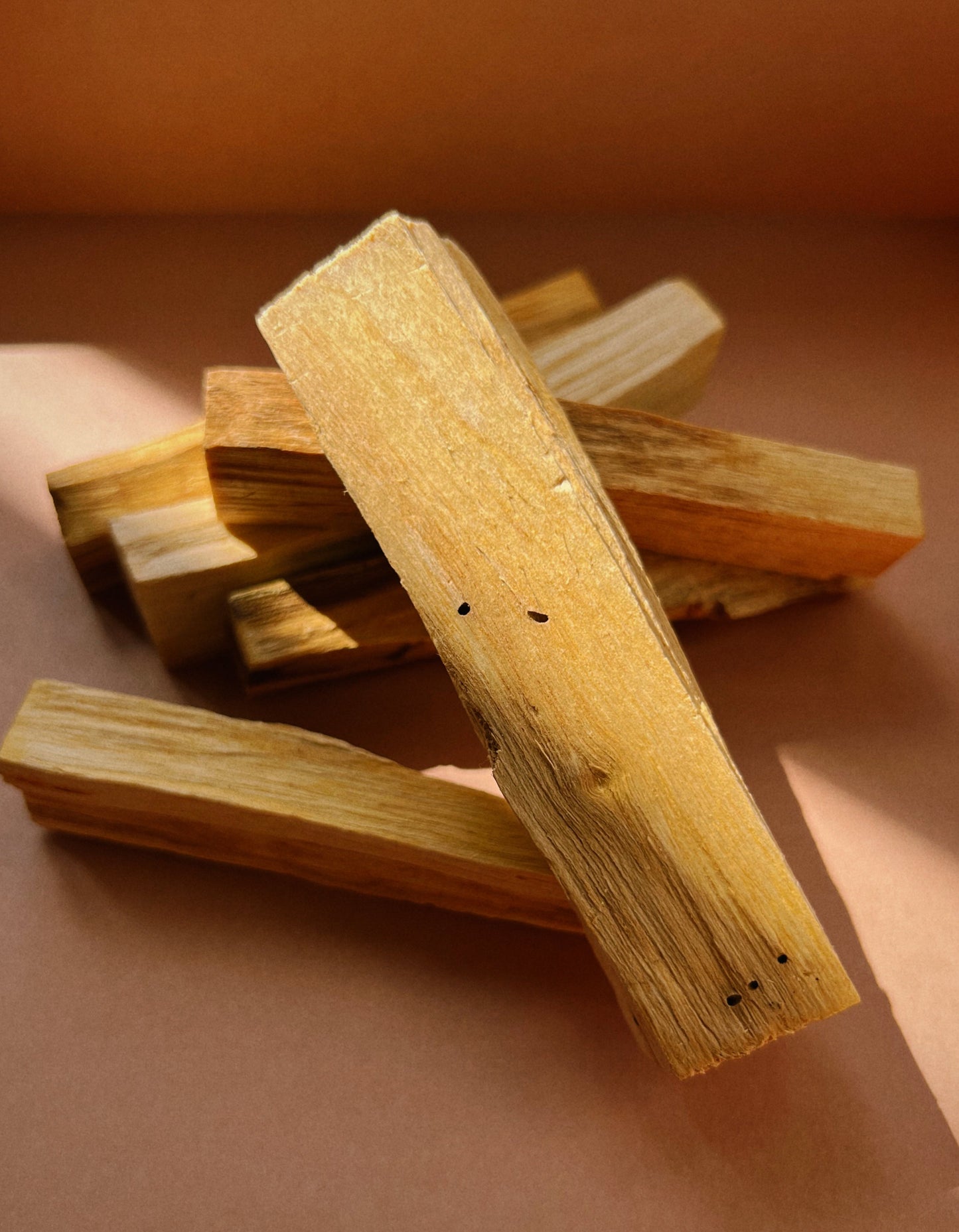 Palo Santo - bois sacré utilisé pour la purification et la relaxation spirituelle.