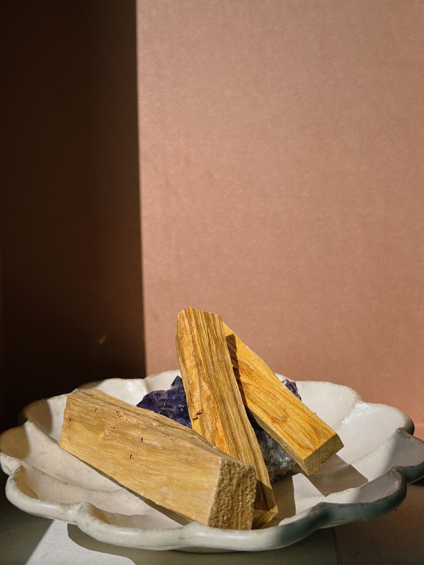 Palo Santo - bois sacré utilisé pour la purification et la relaxation spirituelle.