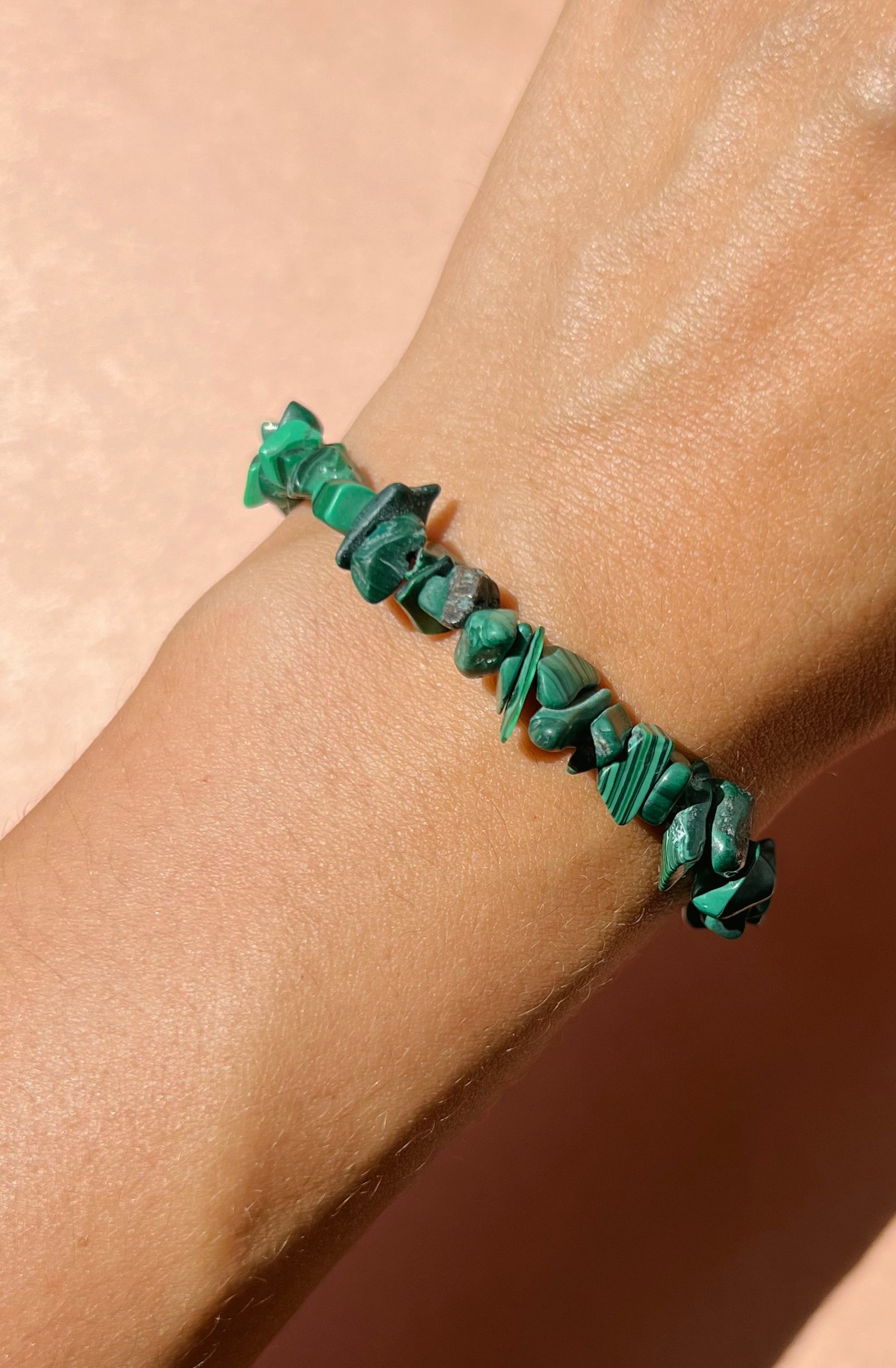 Bracelet en malachite. Bijoux énergétiques en malachite. Bijoux en malachite.  Edit alt text