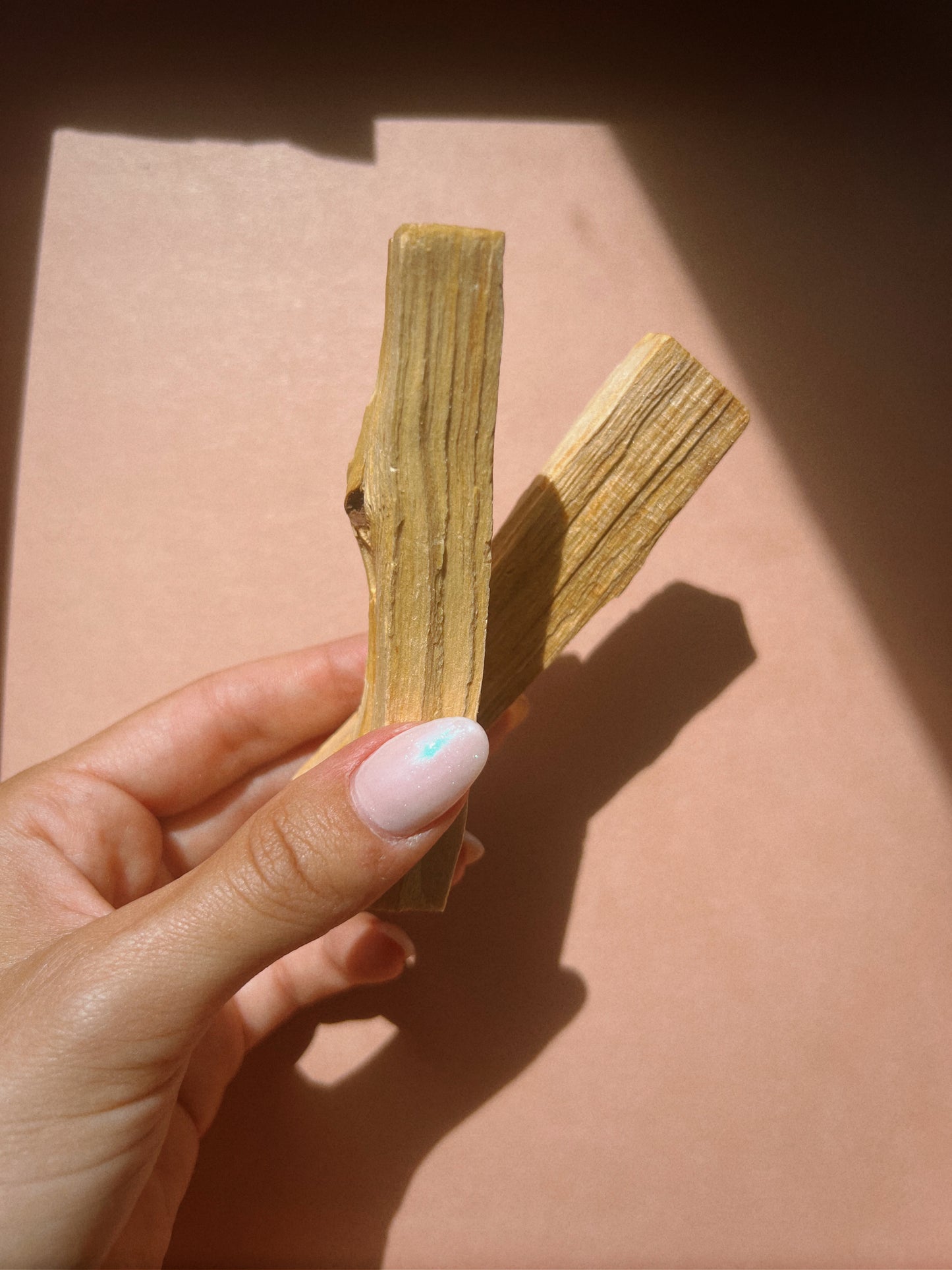 Palo Santo - bois sacré utilisé pour la purification et la relaxation spirituelle.