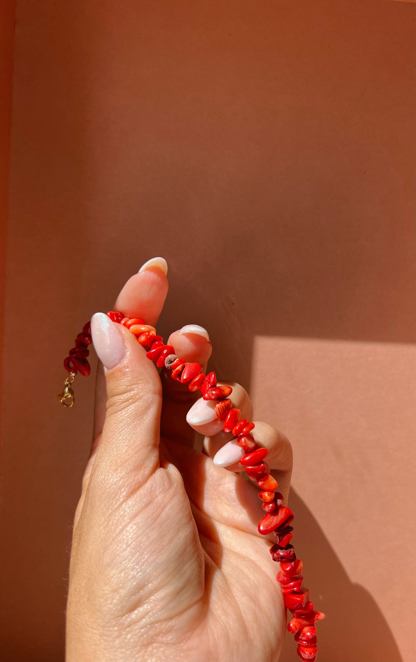 Bracelet en corail rouge. Bijoux énergétiques en corail rouge.