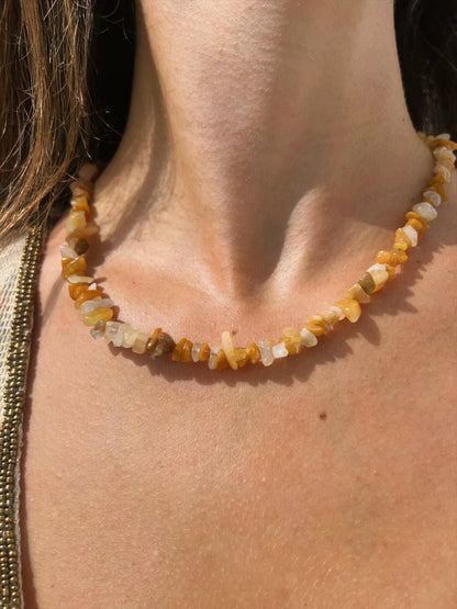 Collier en jade jaune - pierre de sagesse et de protection.